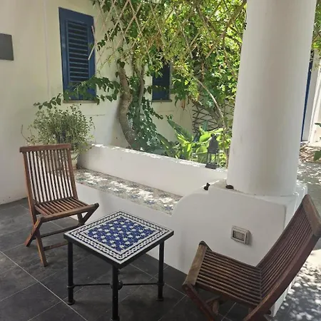 Lodge A Casa Di Ale Στρόμπολι